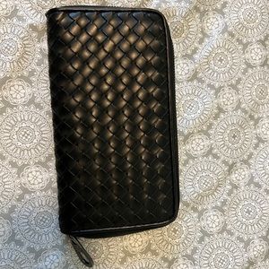 Women/Men zipper long wallet, black, great condition